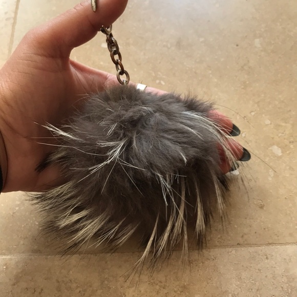 Michael Kors pompom keychain - Picture 3 of 3